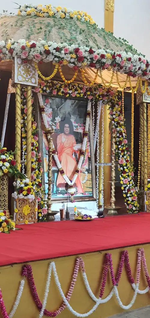 A special Pooja to celebrate Swami’s 97th birthday (3) copy